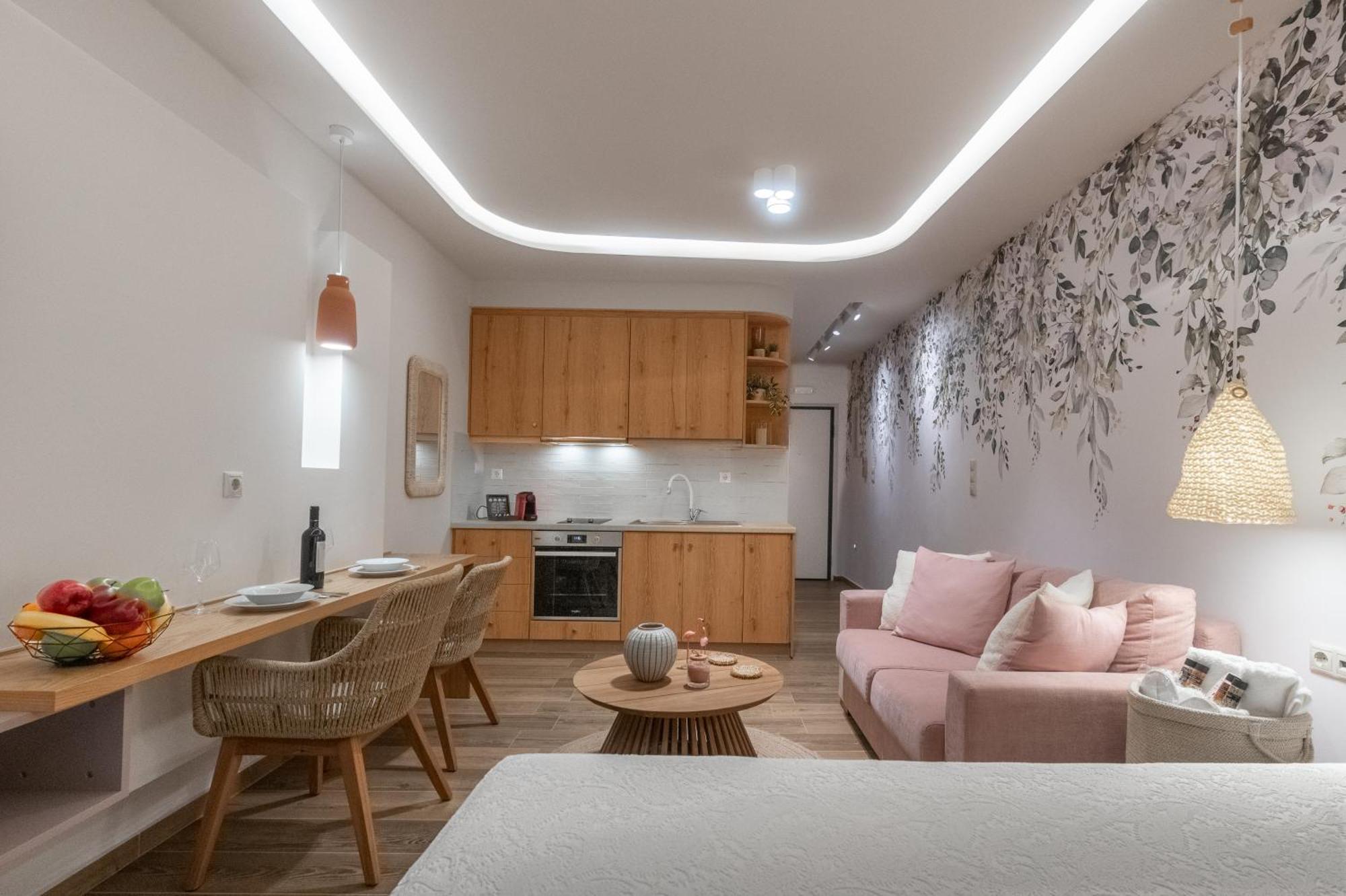 Flamingo Feather Apartment