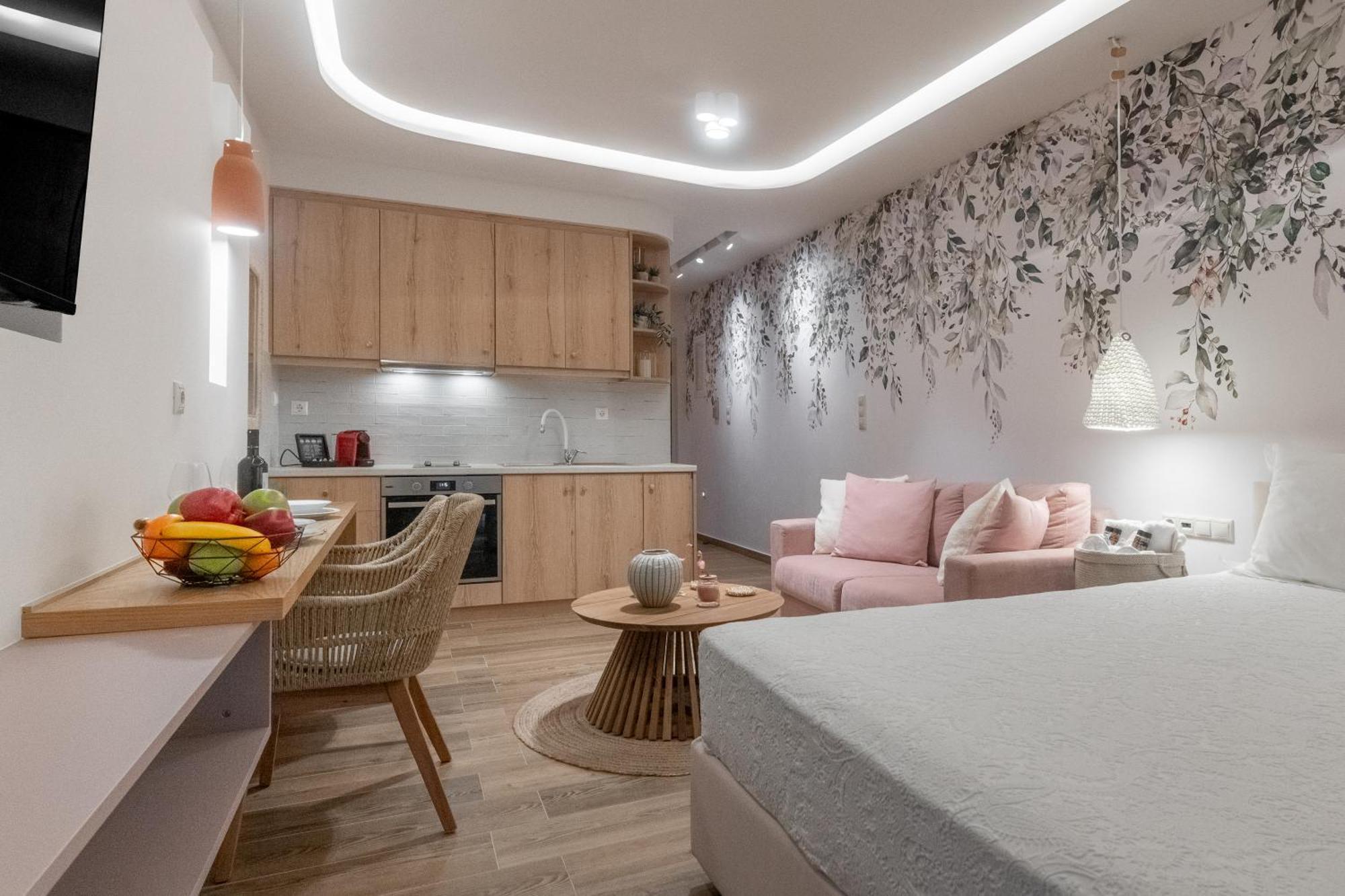 Flamingo Feather Apartment