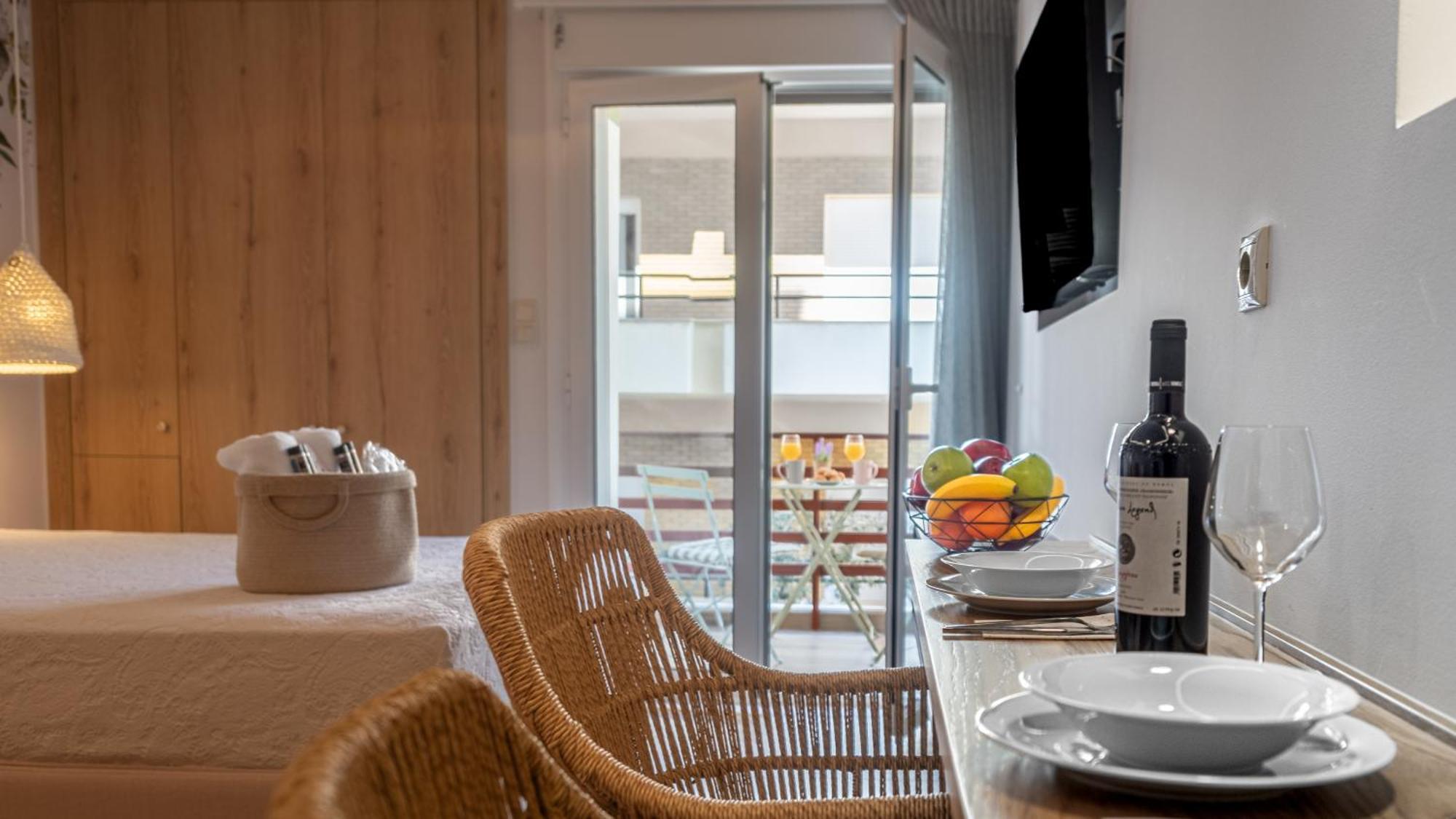 Flamingo Feather Apartment *