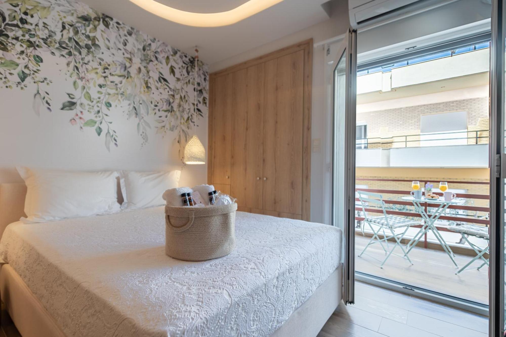 Flamingo Feather Apartment *